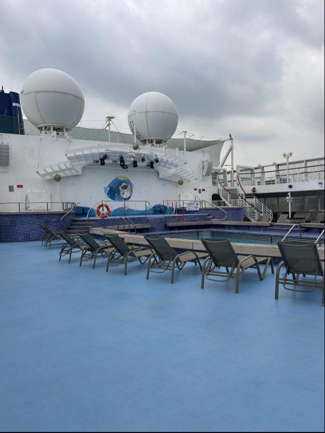 鼓浪屿号甲板泳池