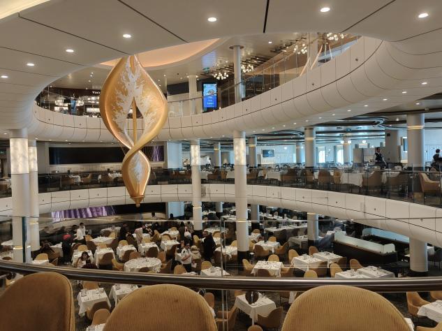 海洋光谱号主餐厅