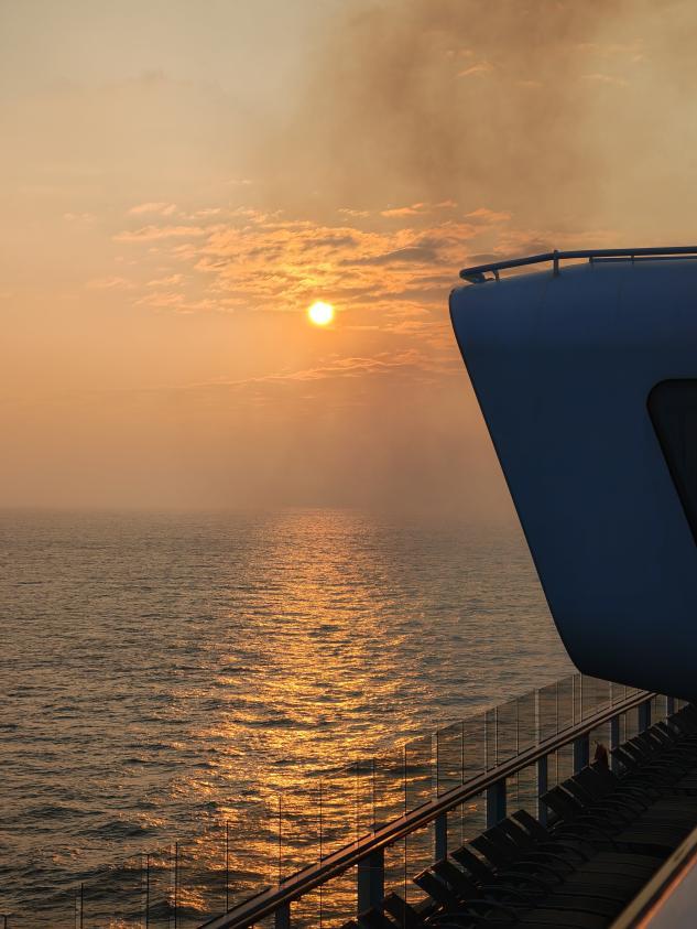 海洋光谱号落日