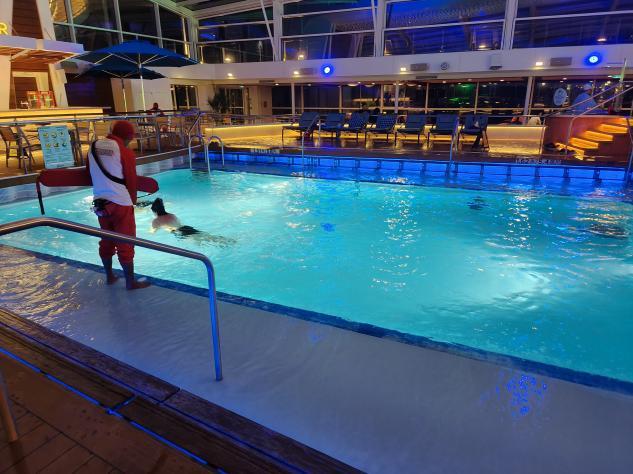 海洋光谱号泳池