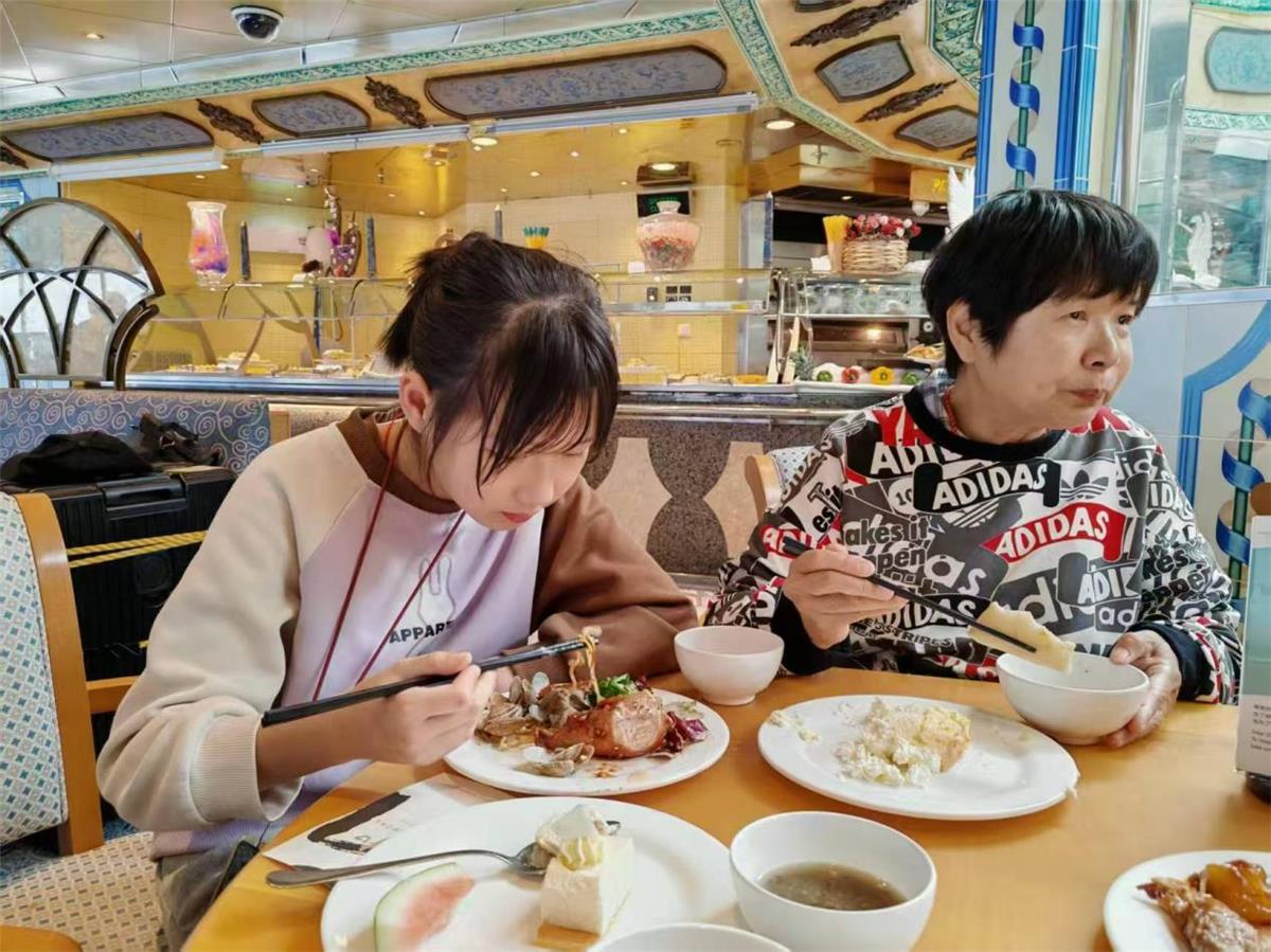 爱达地中海号就餐照