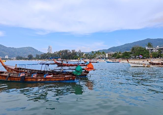 海洋赞礼号小船