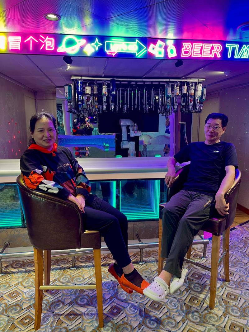 梦想号机器人酒吧