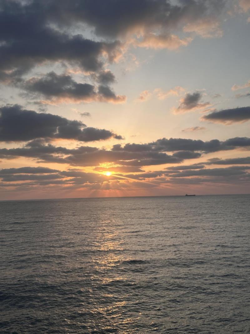 爱达魔都号晚霞