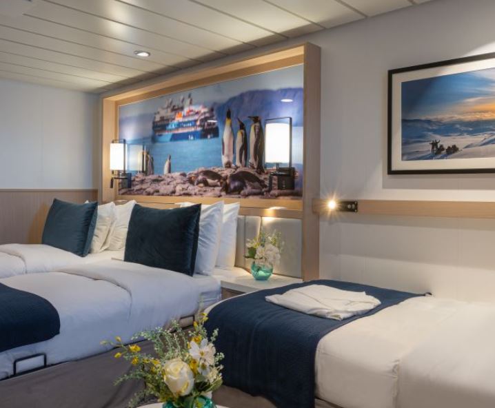 海洋胜利号三人舷窗房Triple Stateroom图片