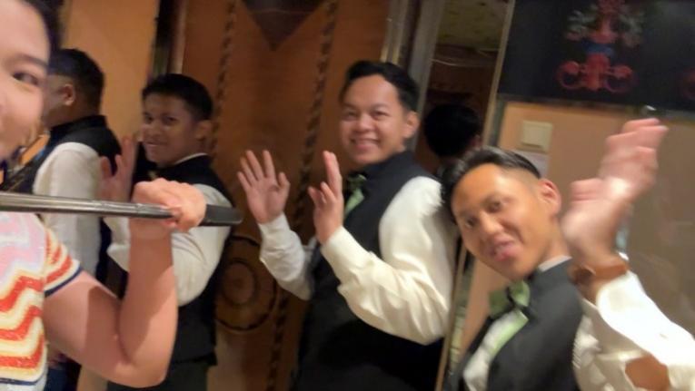 爱达地中海号工作人员