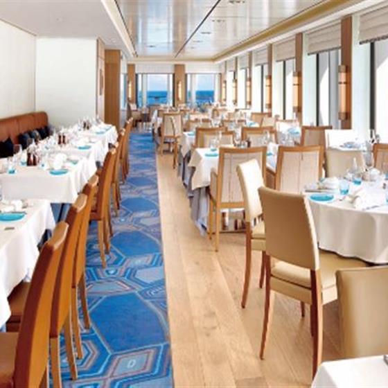 伊敦号邮轮中餐厅