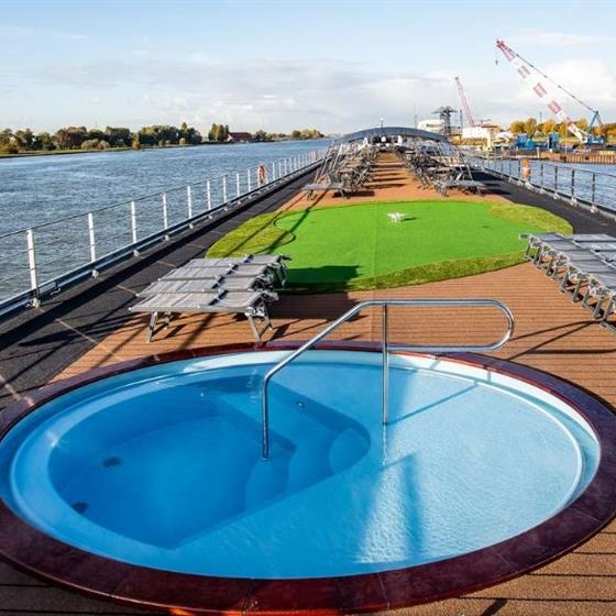 名仕号邮轮泳池