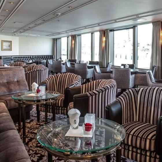 名仕号邮轮室内休息区