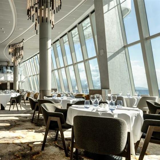 星辰公主号邮轮Aurora dining room