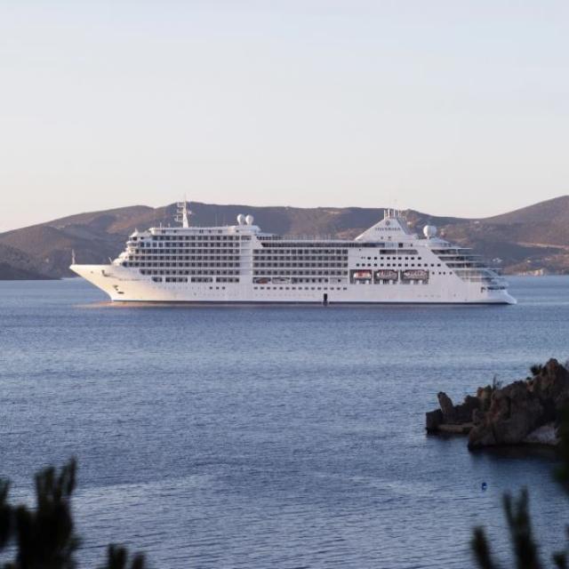 银海银月号邮轮